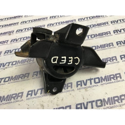 Подушка двигуна Kia Ceed 1.6CDTI 2006-2012 218302H100